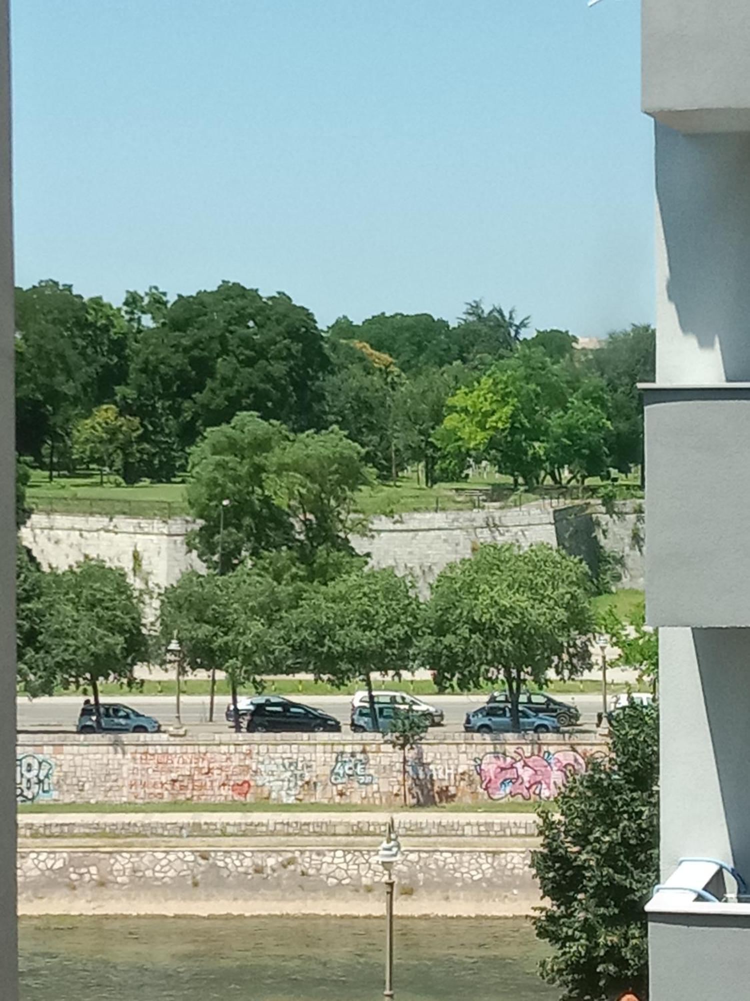 Riviera Apartments Ni Exteriér fotografie